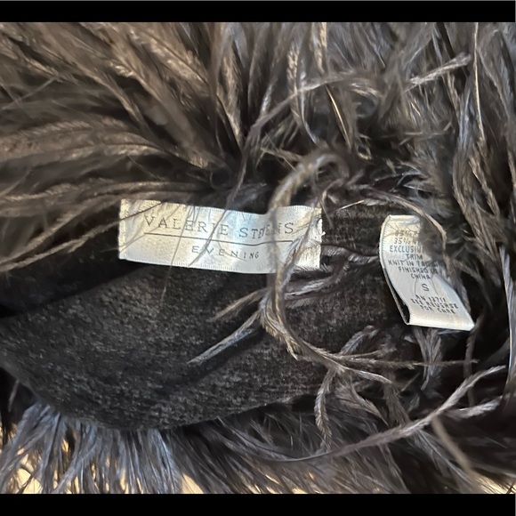 NWT Valerie Stevens Cheyenne Soft Sweater with detachable feather collar! - Picture 7 of 7